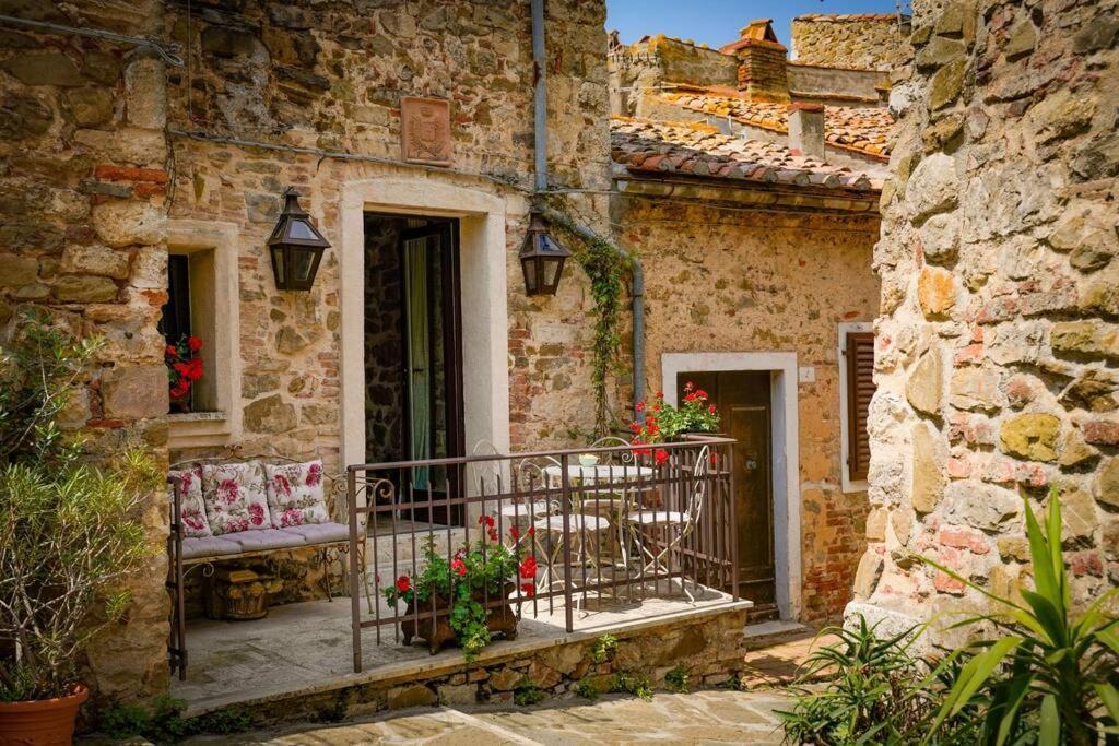 Inn Piazza In Montemerano, The Heart Of Tuscany Экстерьер фото